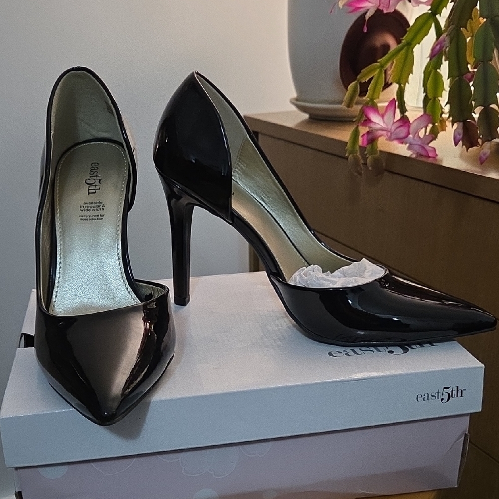 NWOT. Patten Leather Dress Pumps